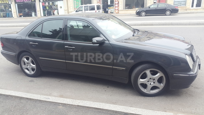 Mercedes E 220 2001, 248,000 km - 2.2 l - Bakı