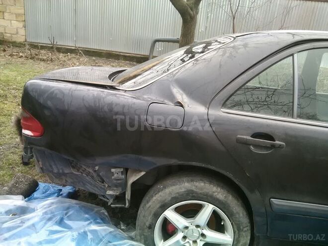 Mercedes E 230 1995, 210,000 km - 2.3 l - Qax