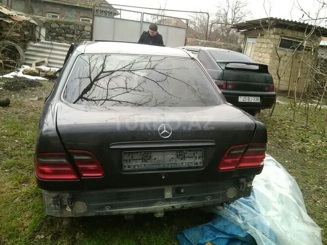 Mercedes E 230 1995, 210,000 km - 2.3 l - Qax
