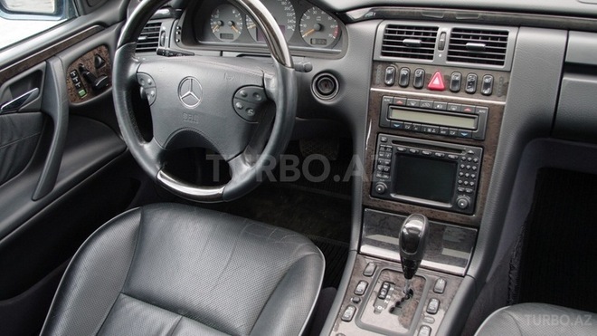 Mercedes E 240 2001, 233,000 km - 2.6 l - Bakı