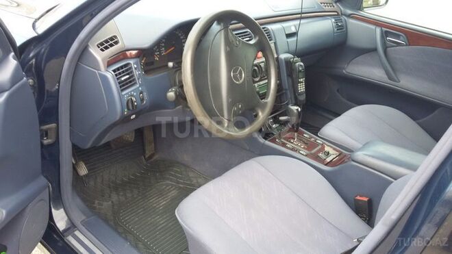 Mercedes E 240 2000, 205,000 km - 2.4 л - Bakı