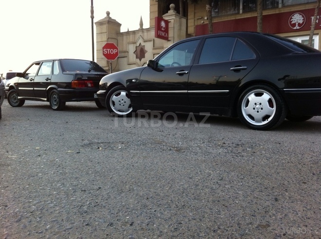 Mercedes E 240 1998, 200,000 km - 2.4 l - Salyan