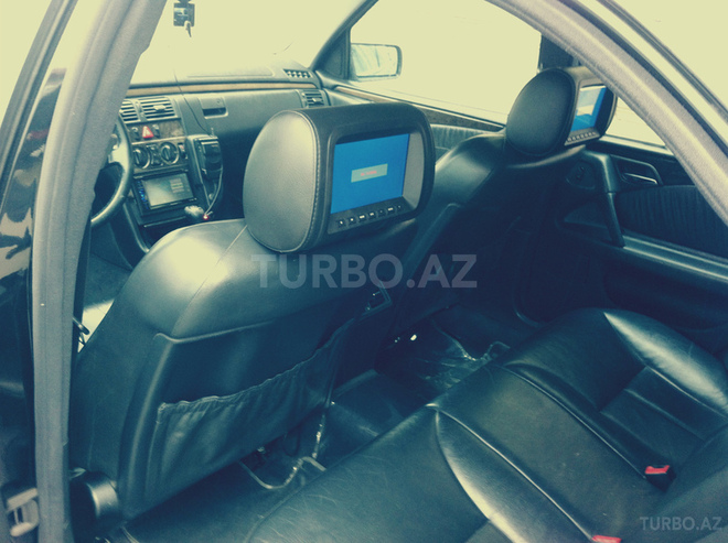 Mercedes E 240 1998, 200,000 km - 2.4 l - Salyan