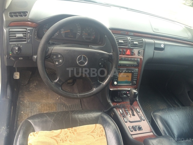 Mercedes E 320 2001, 188,000 km - 3.2 l - Bakı