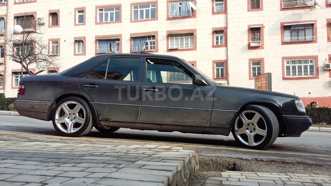 Mercedes E 220 1994, 204,000 km - 2.2 л - Şəki