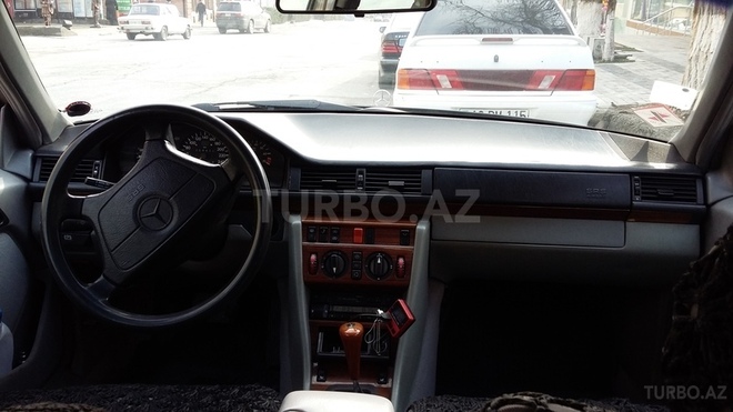 Mercedes E 220 1994, 204,000 km - 2.2 л - Şəki