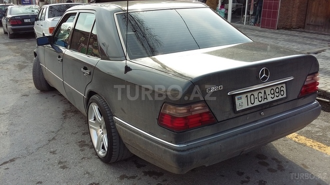 Mercedes E 220 1994, 204,000 km - 2.2 л - Şəki