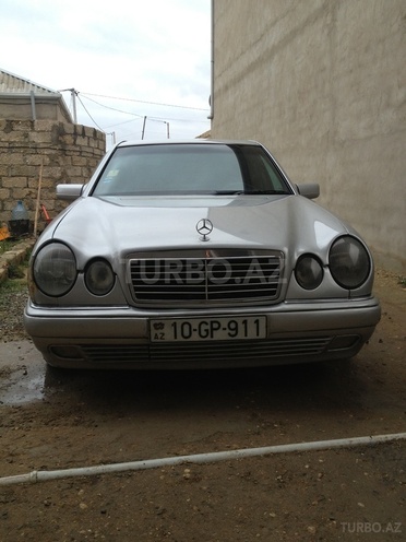 Mercedes E 230 1996, 290,000 km - 2.3 л - Bakı