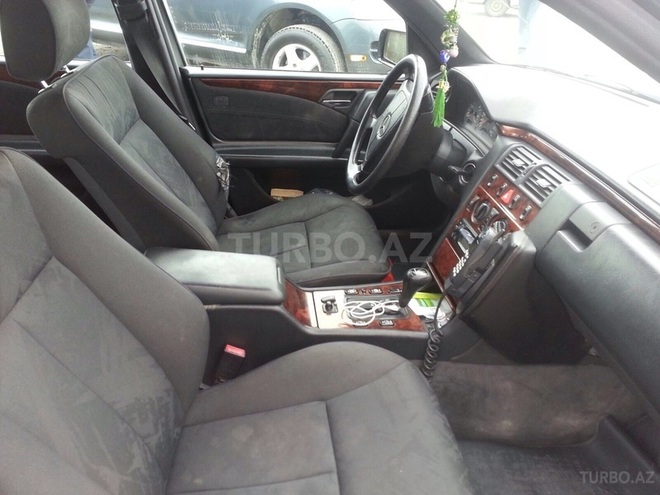 Mercedes E 200 1998, 300,000 km - 2.0 l - Bakı