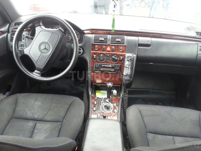 Mercedes E 200 1998, 300,000 km - 2.0 l - Bakı