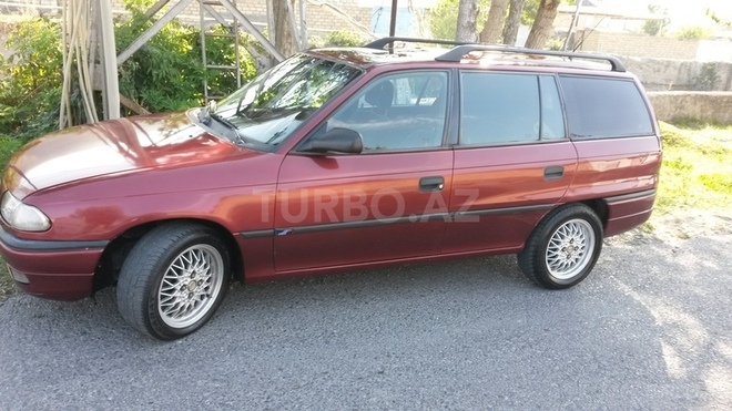 Opel Astra 1996, 250,000 km - 1.6 l - Şəki