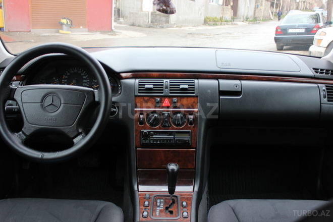 Mercedes E 240 1998, 300,000 km - 2.4 l - Bakı