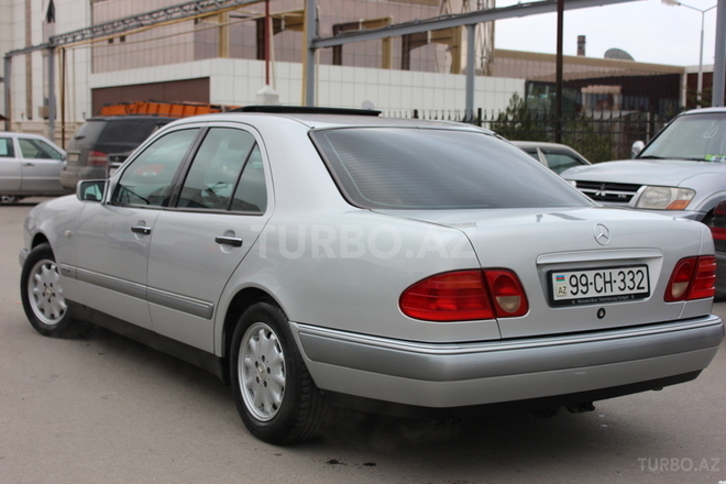 Mercedes E 240 1998, 300,000 km - 2.4 l - Bakı