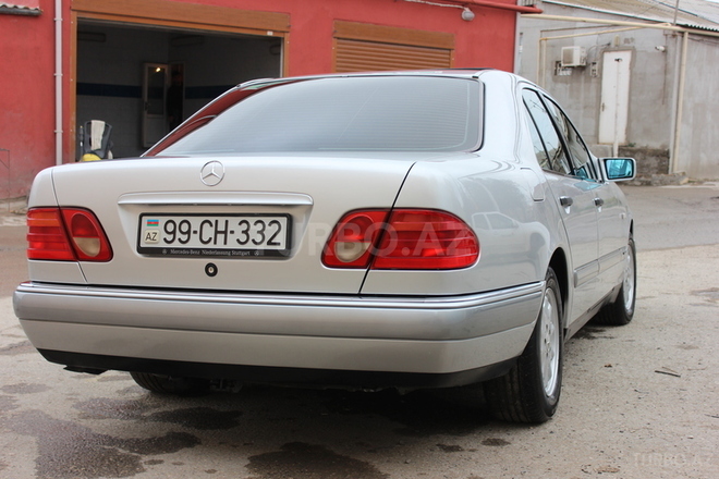 Mercedes E 240 1998, 300,000 km - 2.4 l - Bakı