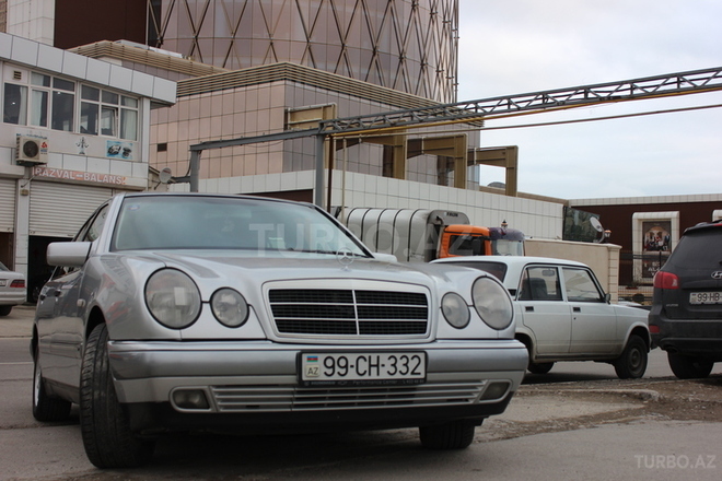 Mercedes E 240 1998, 300,000 km - 2.4 l - Bakı