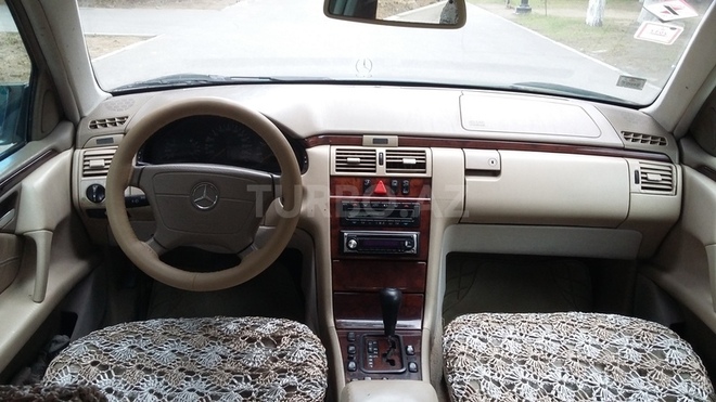 Mercedes E 220 1999, 287,658 km - 2.2 l - Sumqayıt