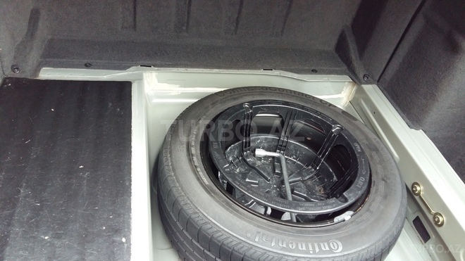 Mercedes E 240 1998, 234,000 km - 2.4 l - Tovuz
