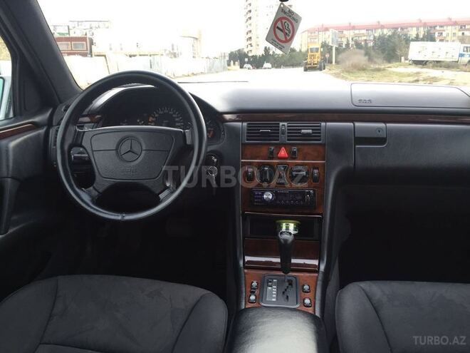 Mercedes E 230 1996, 250,000 km - 2.3 l - Sumqayıt