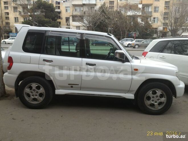 Mitsubishi Pajero io 2001, 194,000 km - 2.0 l - Bakı