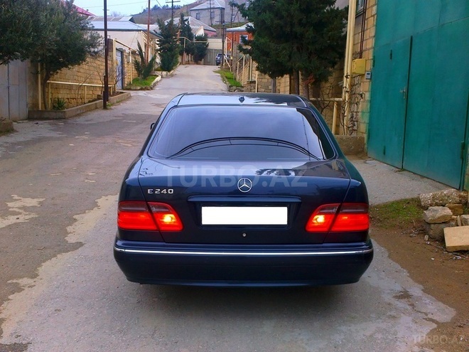 Mercedes E 240 2001, 160,257 km - 2.6 l - Bakı