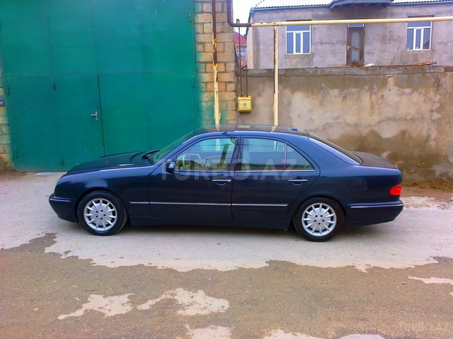 Mercedes E 240 2001, 160,257 km - 2.6 l - Bakı