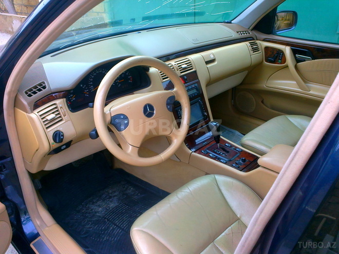 Mercedes E 240 2001, 160,257 km - 2.6 l - Bakı