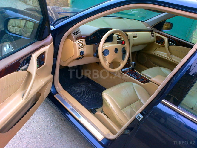 Mercedes E 240 2001, 160,257 km - 2.6 l - Bakı