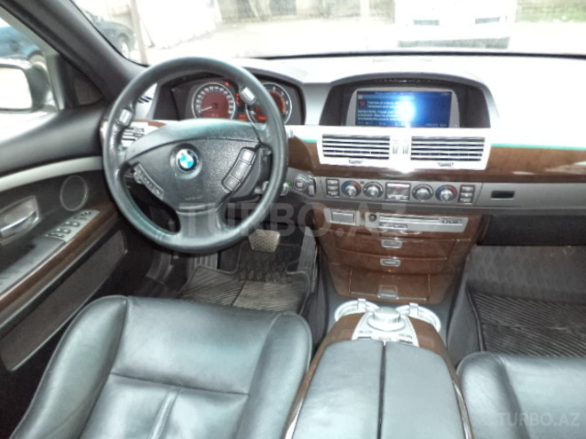 BMW 750 2006, 179,000 km - 4.4 л - Bakı