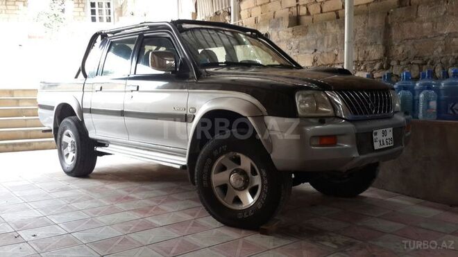 Mitsubishi L200 2002, 215,000 km - 2.5 l - Bakı