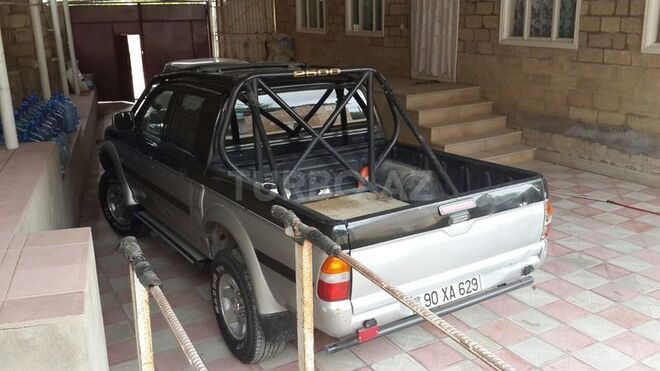 Mitsubishi L200 2002, 215,000 km - 2.5 l - Bakı