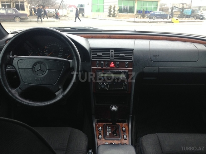Mercedes C 220 1998, 380,000 km - 2.2 l - İsmayıllı
