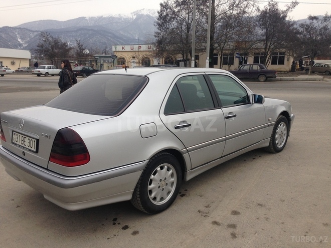 Mercedes C 220 1998, 380,000 km - 2.2 l - İsmayıllı