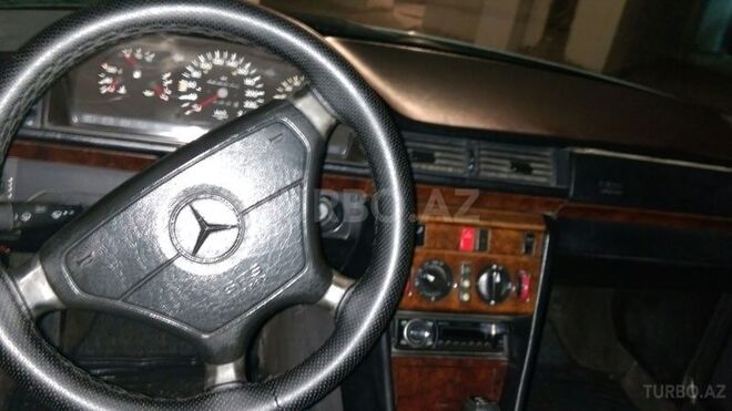 Mercedes E 200 1993, 250,000 km - 2.0 l - Bakı