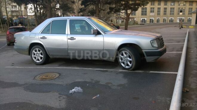 Mercedes E 200 1993, 250,000 km - 2.0 l - Bakı
