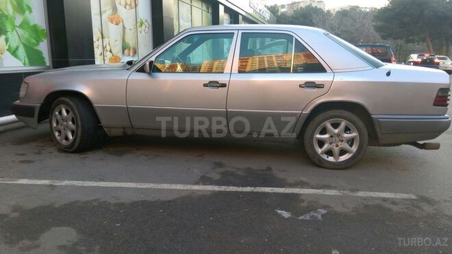 Mercedes E 200 1993, 250,000 km - 2.0 l - Bakı