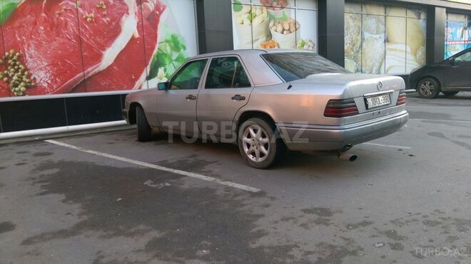 Mercedes E 200 1993, 250,000 km - 2.0 l - Bakı