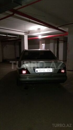 Mercedes E 200 1993, 250,000 km - 2.0 l - Bakı
