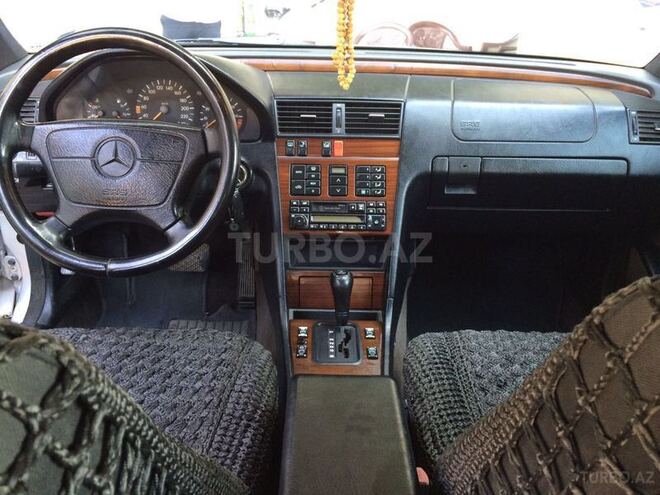 Mercedes C 220 1995, 230,000 km - 2.2 l - Bakı