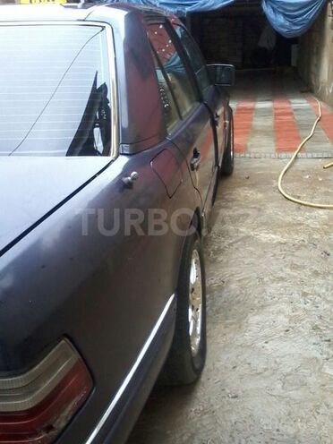 Mercedes E 220 1995, 358,000 km - 2.2 л - Bakı