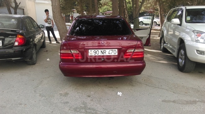 Mercedes E 240 2000, 250,000 km - 1.6 l - Bakı