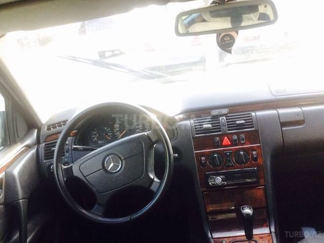 Mercedes E 220 1998, 480,000 km - 2.2 л - Bakı