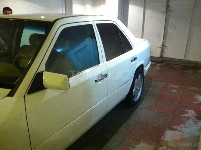 Mercedes E 200 1995, 280,000 km - 0.2 l - Bakı