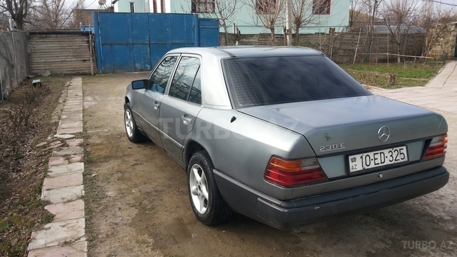 Mercedes E 200 1985, 500,000 km - 0.2 l - Bakı