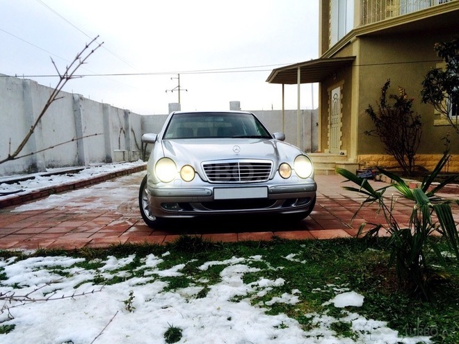 Mercedes E 320 2001, 257,000 km - 3.2 l - Bakı