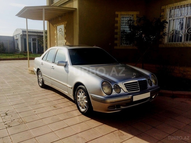 Mercedes E 320 2001, 257,000 km - 3.2 l - Bakı