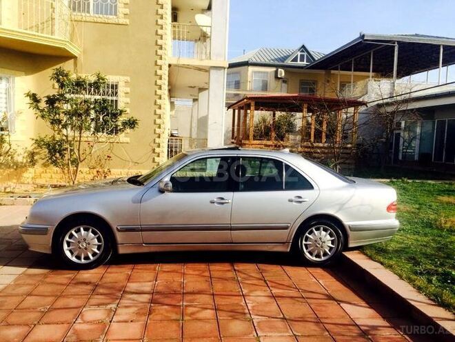 Mercedes E 320 2001, 257,000 km - 3.2 l - Bakı