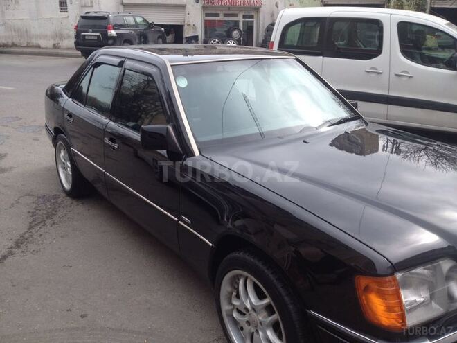 Mercedes E 320 1995, 302,000 km - 0.4 l - Bakı