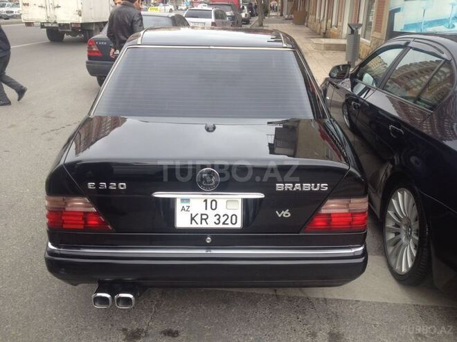 Mercedes E 320 1995, 302,000 km - 0.4 l - Bakı