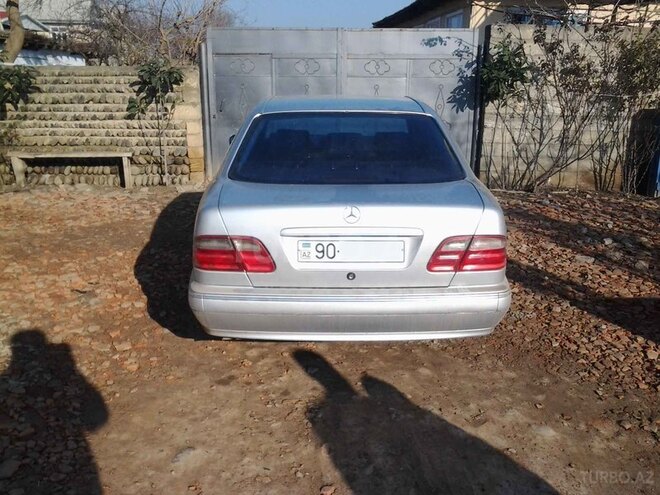 Mercedes E 240 1999, 253,000 km - 2.4 l - Biləsuvar