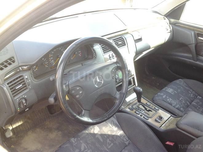 Mercedes E 240 1999, 253,000 km - 2.4 l - Biləsuvar